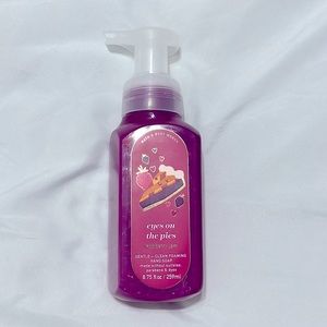 ✨NEW✨ Bath & Body Works Eyes On The Pies Raspberry Jam Foaming Hand Soap 🫧🥧